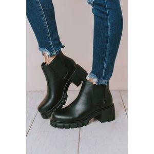$75 NEW Soda Pioneer Black Chunky Heel Bootie Boots Size 7